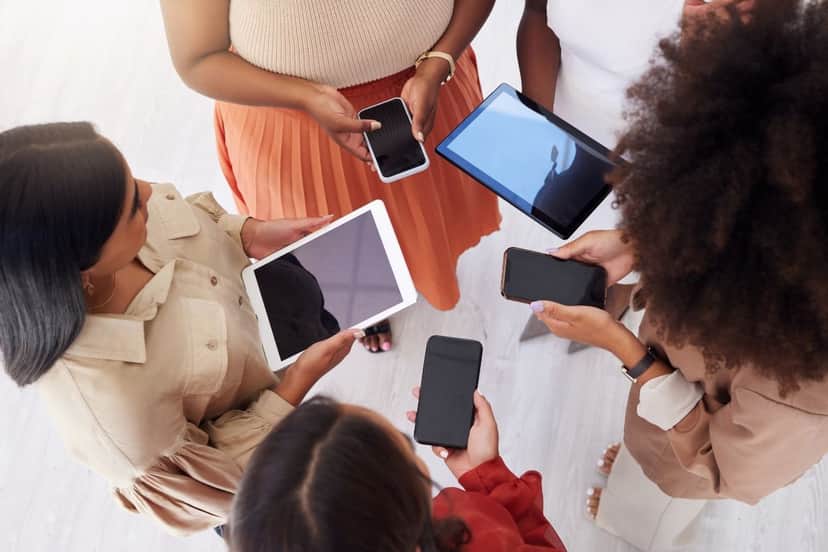 Native vs. Hybrid Apps: How 011BQ Helps You Choose the Right Mobile Solution?